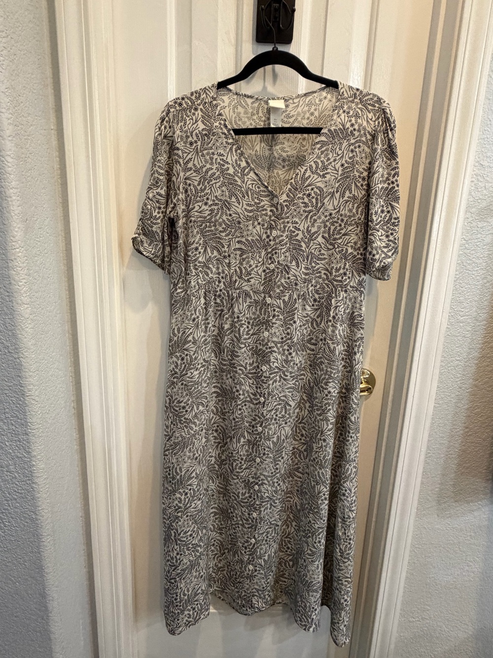 H&M buttoned Midi Dress